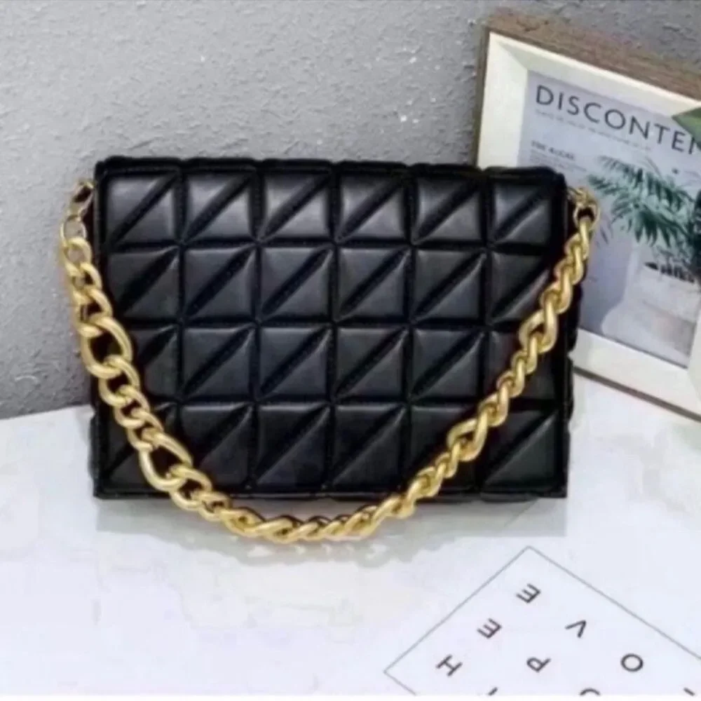 NWT Zara large black quilt purse with chain strap